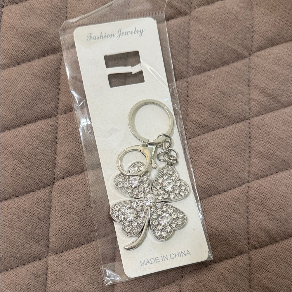 Fashion Jewelry Silver Crystal Four-Leaf Clover Key & Card Holder